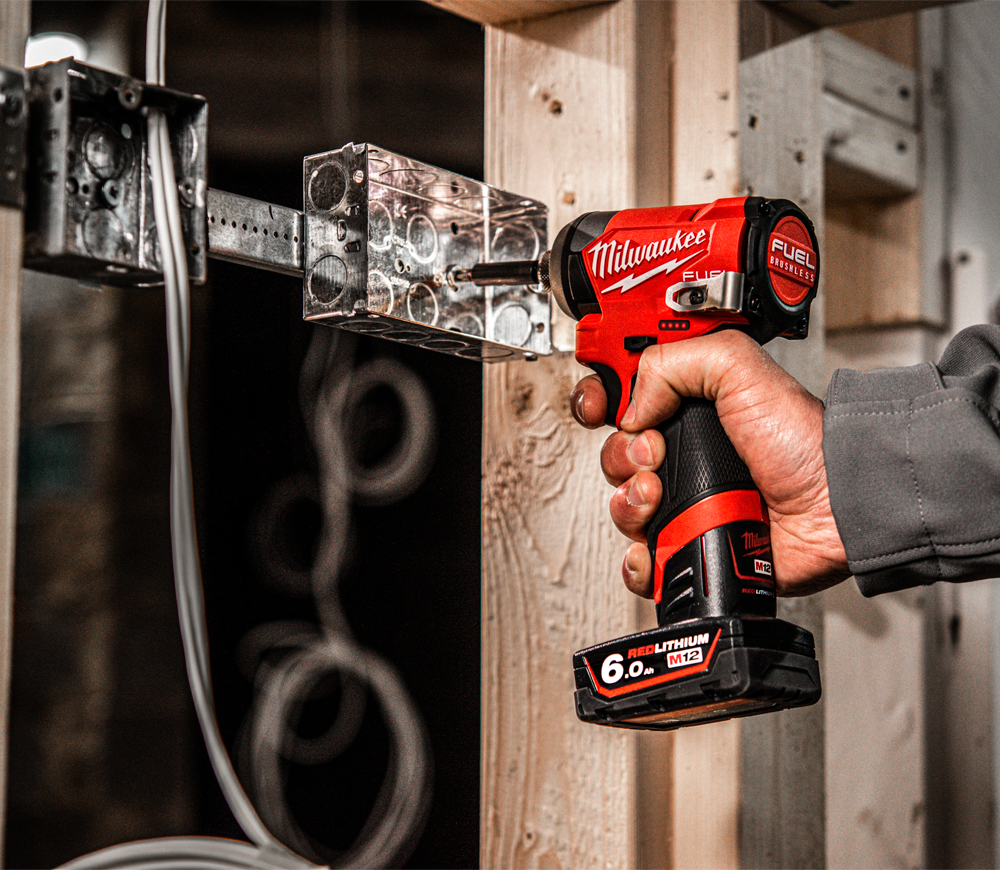 Șurubelnița cu acumulator сu impact (fără bat.) MILWAUKEE M12 FID2-0 12V-2