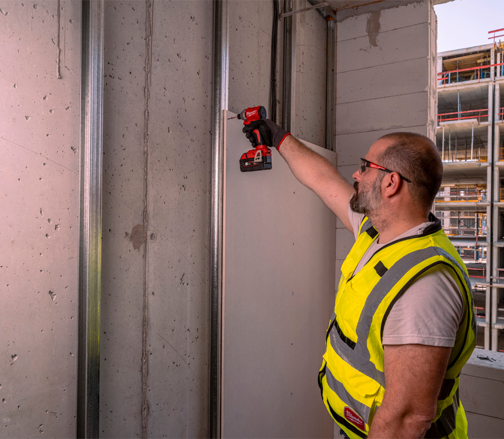 Винтовёрт аккумуляторный ударный MILWAUKEE M18 BLIDRC-402C 18В 4Ач-5
