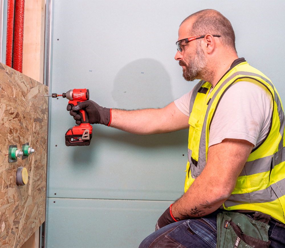 Винтовёрт аккумуляторный ударный MILWAUKEE M18 BLIDRC-402C 18В 4Ач-7