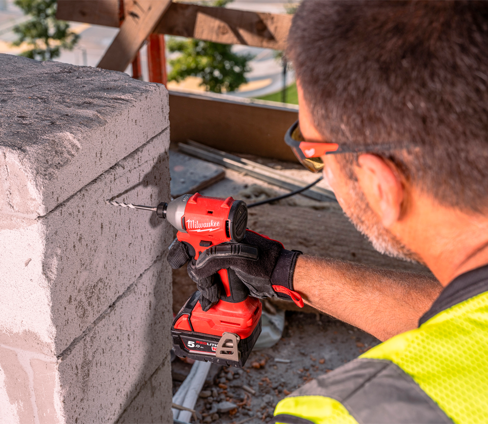 Винтовёрт аккумуляторный ударный MILWAUKEE M18 BLIDRC-402C 18В 4Ач-8