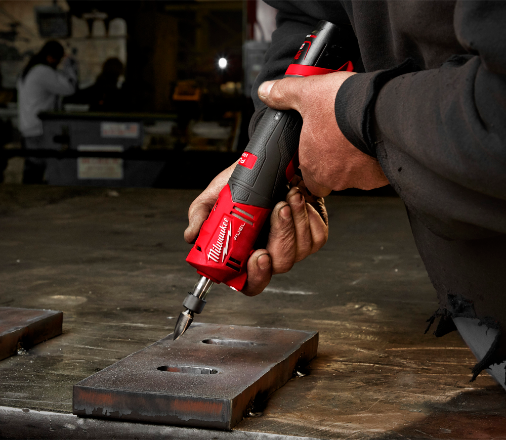 Polizor drept fără fir (fără bat) MILWAUKEE M12FDGS-0 12V-7