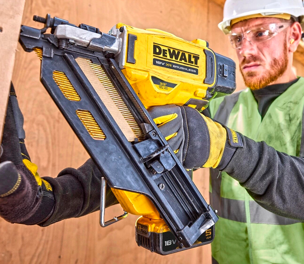 Set de capsatori cu acumulator DEWALT DCK246P2T 18V 5Ah-8