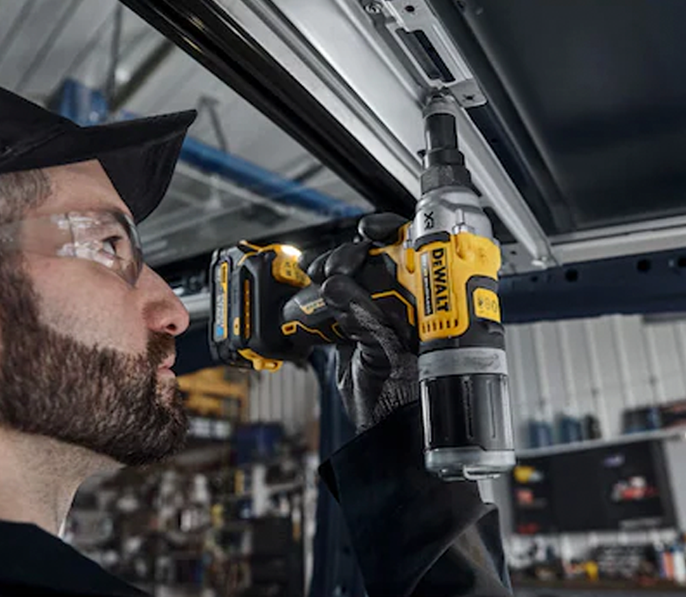 Заклёпочник аккумуляторный (без АКБ) DEWALT DCF414NT 18В-8