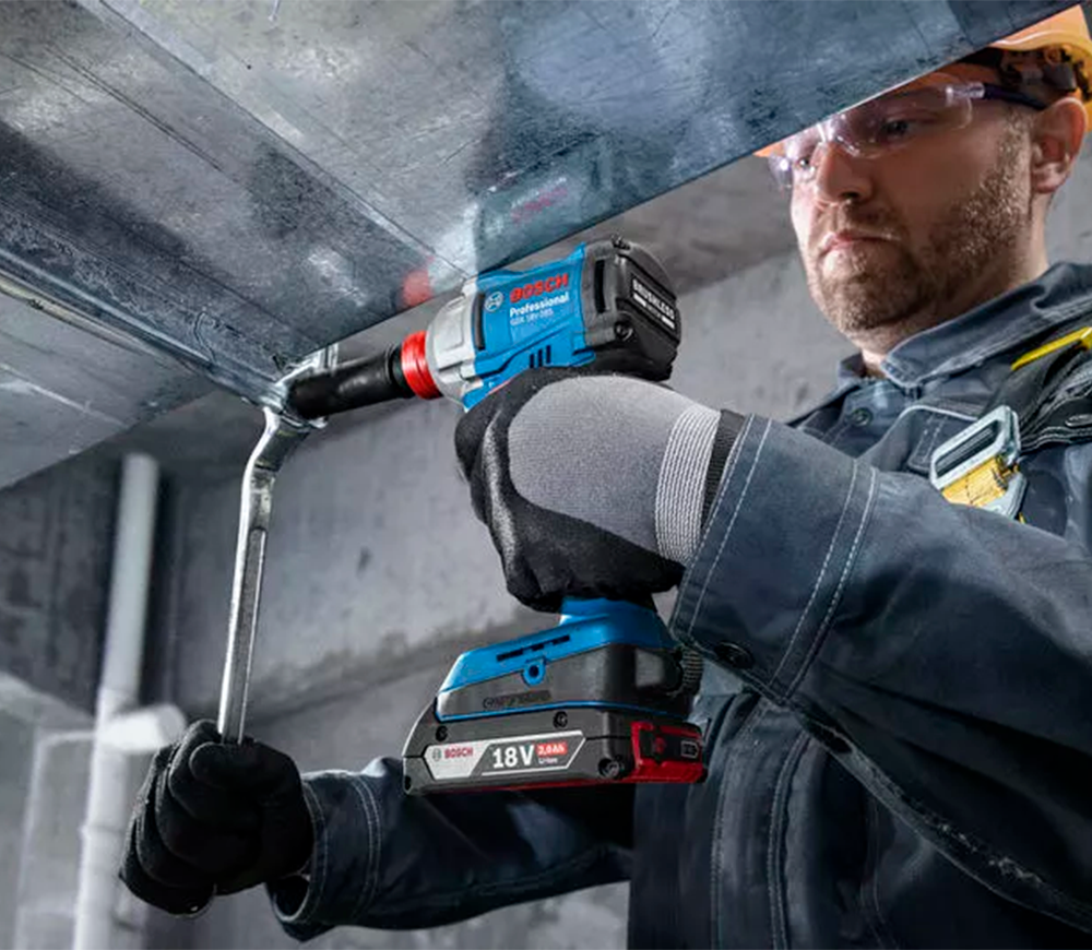 Mașină de înșurubat cu impact cu acumulator (fără bat) BOSCH B06019N2120 18V  500Nm-2