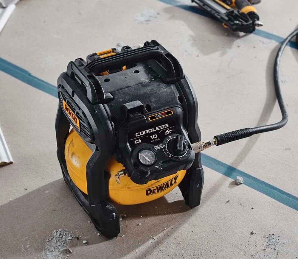 Compresor cu accumulator (fără bat) DEWALT DCC1018N-XJ 18V 31l/min 10L-5