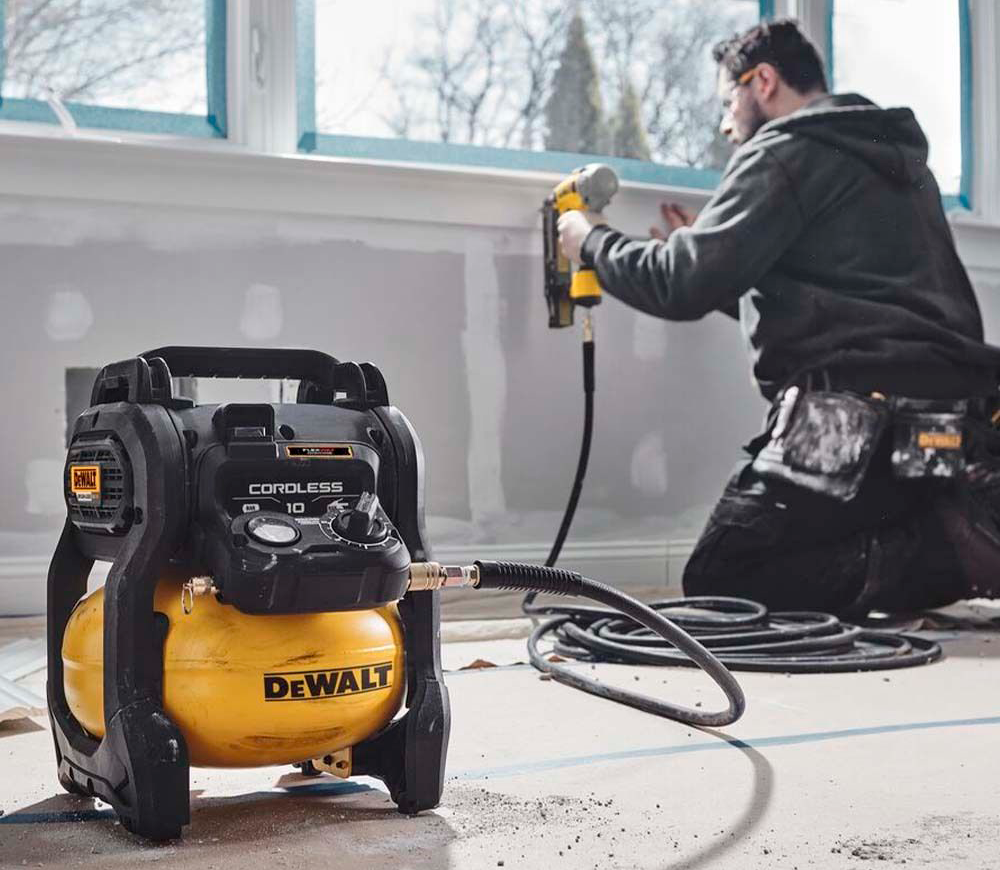 Compresor cu accumulator (fără bat) DEWALT DCC1018N-XJ 18V 31l/min 10L-6