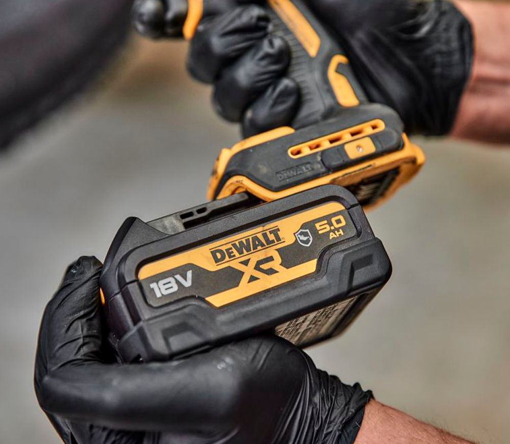 Аккумулятор DEWALT DCB184G-XJ Слайдер 18В 5Ач-4