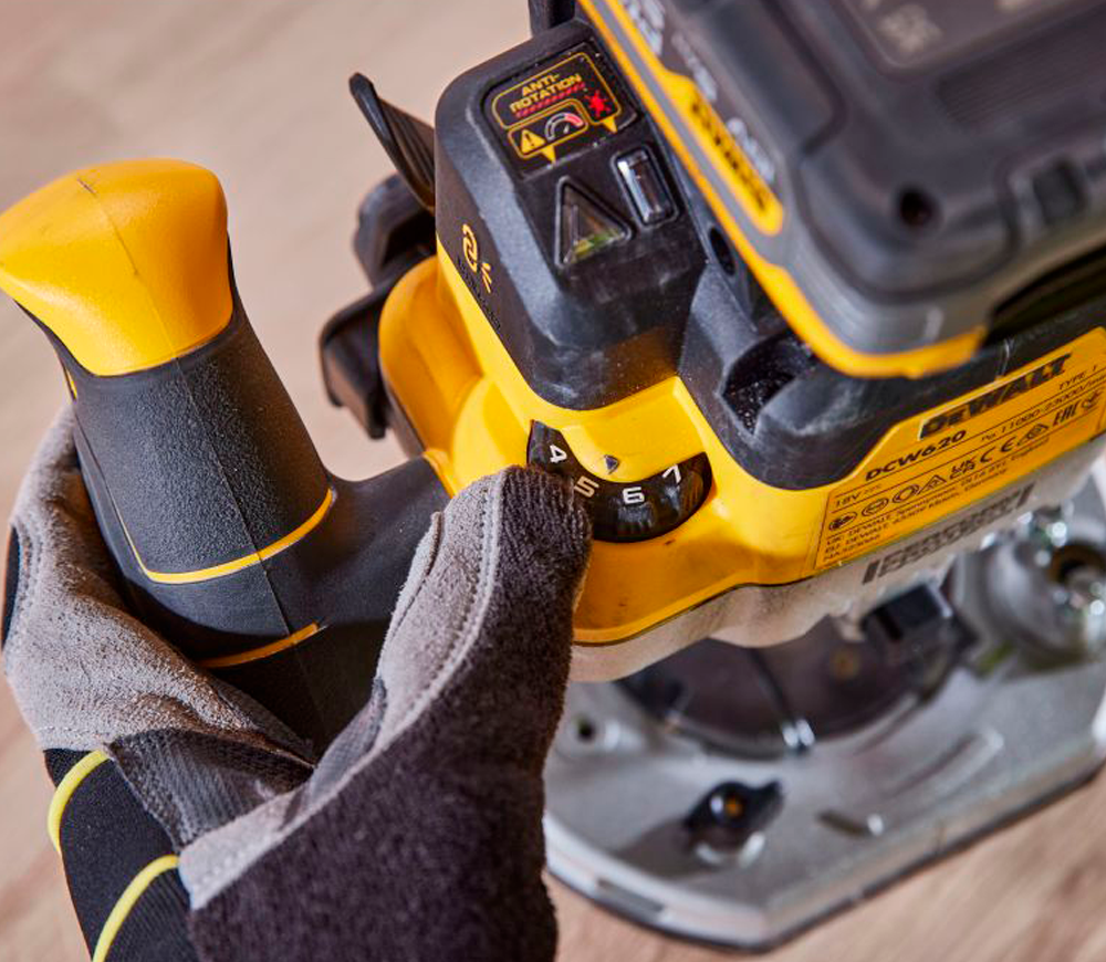 Mașină de frezat cu acumulator (fără bat) DEWALT DCW620NT-XJ 63mm 18V-9