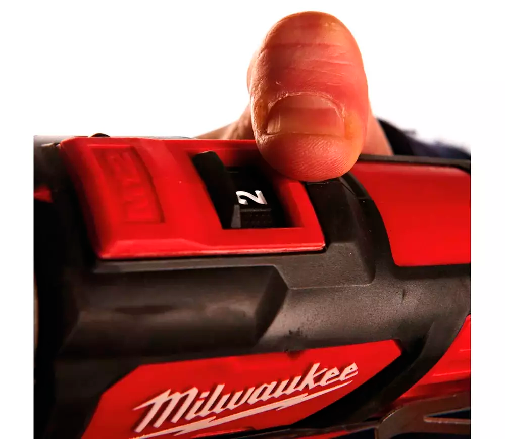 Mașină de înșurubat cu percuție cu acum. MILWAUKEE M12 BPDMC-202C 12V 2Ah-6