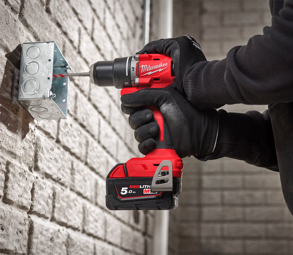 Mașină de înșurubat cu percuție cu acum. MILWAUKEE M18 BLPDRCMC-402C 18V 4Ah-5