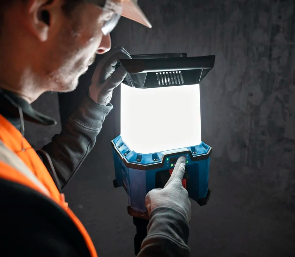 Lanternă construcții cu acumulator BOSCH GLA 18VH-7500 Professional (Solo) 3750/7500lm 18V-7