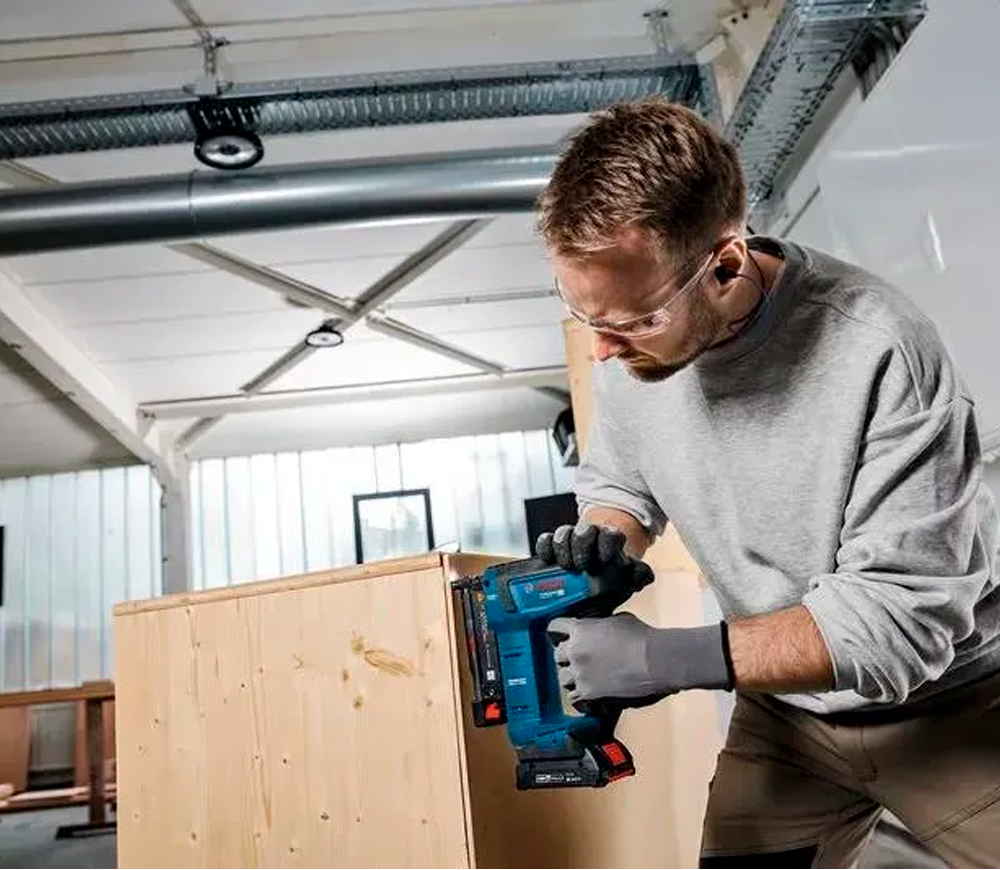 Ciocan de bătut cuie cu acumulator BOSCH GNH 18V-35 18V-3