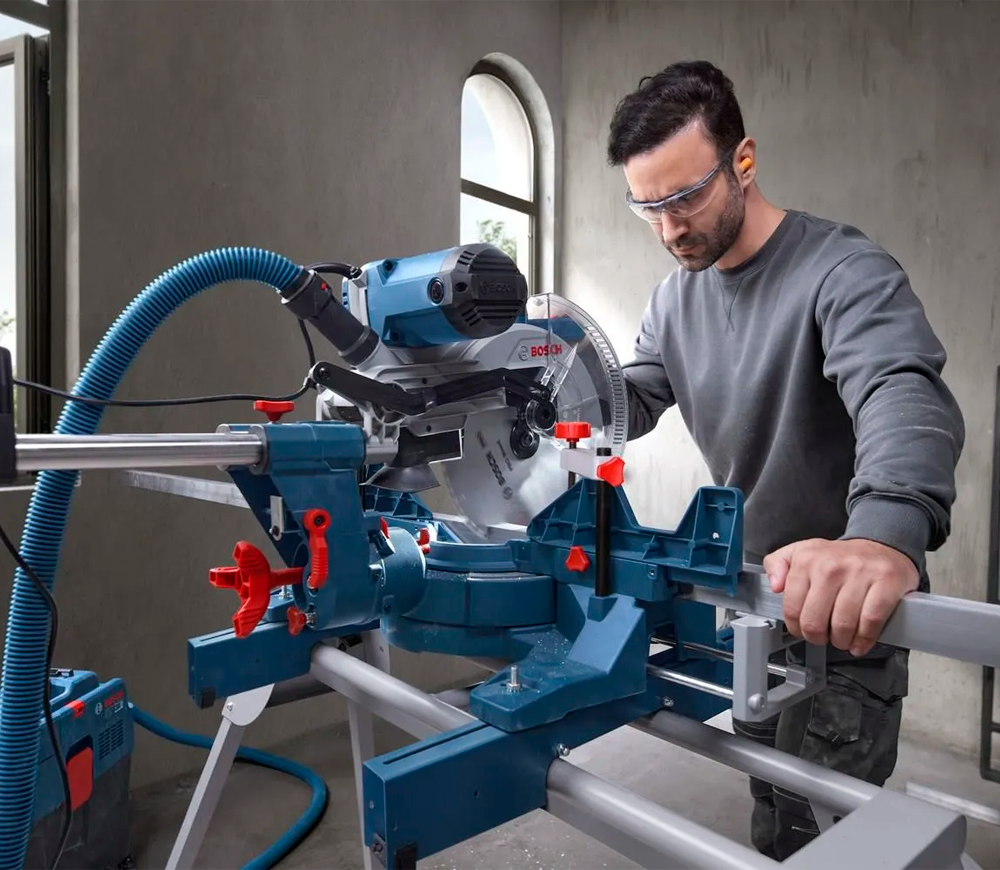 Торцовочная пила BOSCH GCM 340-305 D Professional 1800вт 305мм-2