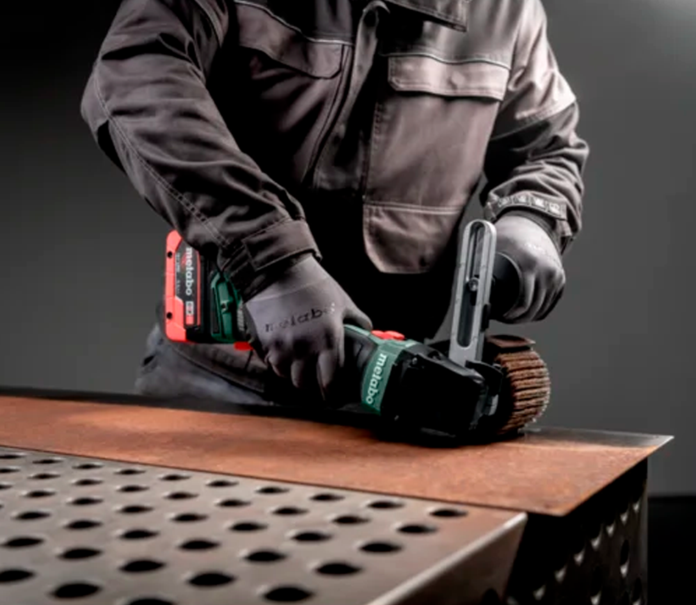 Mașină de șlefuit cu lamele fără fir (fără bat) METABO SVB 18 LTX BL 200  200mm 18V-2