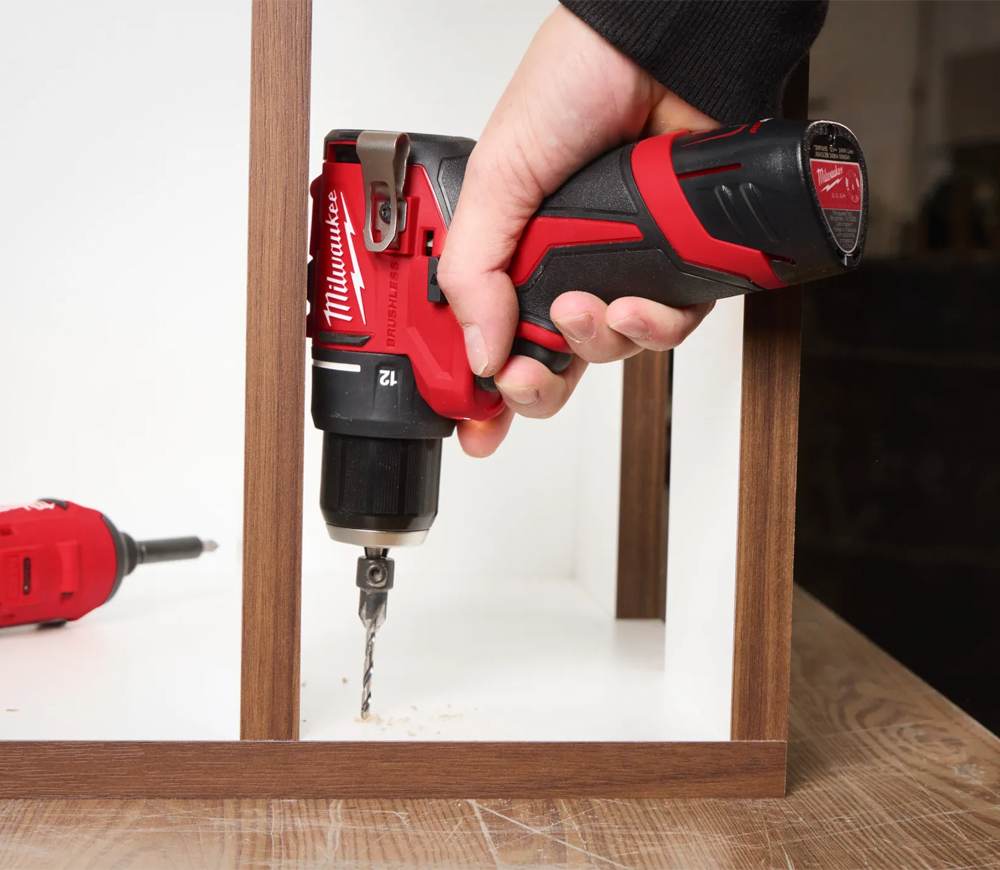 Mașină de înșurubat cu acumulator (fără bat.) MILWAUKEE M12 BLDDRC-0 12V-7