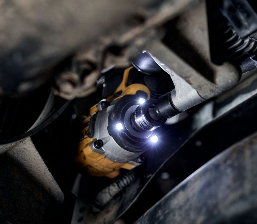 Mașină de înșurubat cu impact cu acumulator DEWALT DCF922P2T-QW 18V 5Ah 610Nm-7