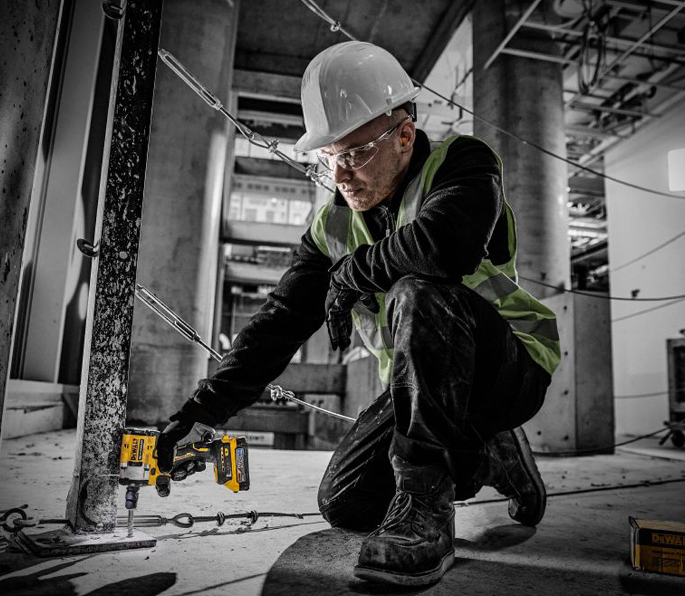 Mașină de înșurubat cu impact cu acumulator (fără bat) DEWALT DCF921NT-XJ 18V  610Nm-6