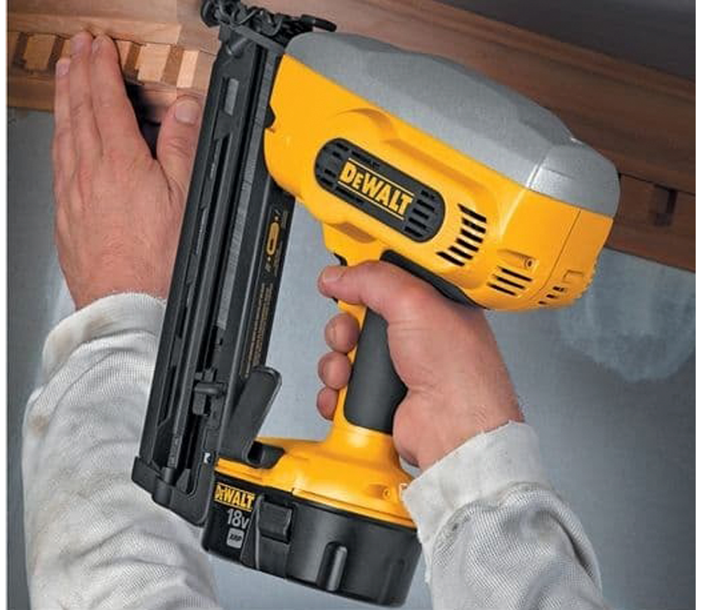 Нейлер аккумуляторный DEWALT DC618KB  18В 2.6Ач-4