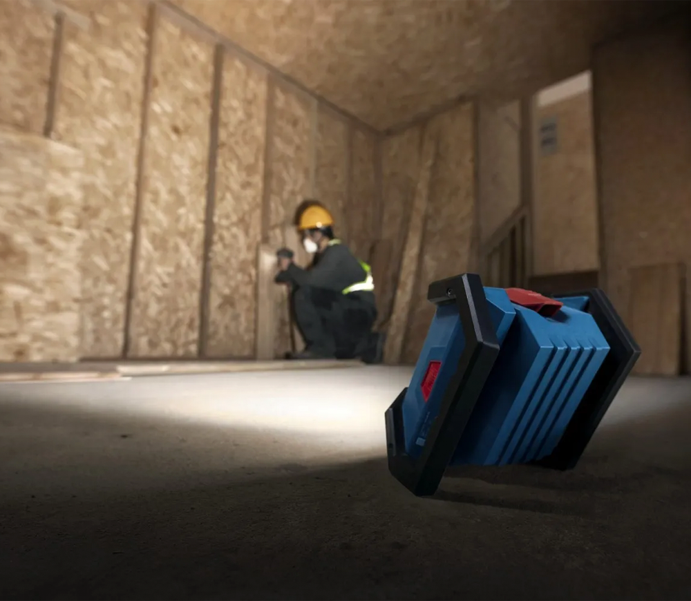 Lanternă construcții cu acumulator (fără bat) BOSCH GLI18V-1500 800/1500lm 18V-7