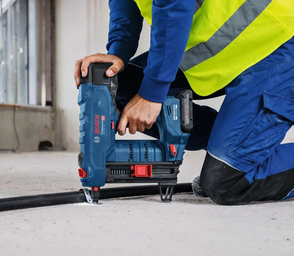 Pistol de bătut cuie cu acumulator pe beton (fără bat) BOSCH GNB 18V-40 18V-4
