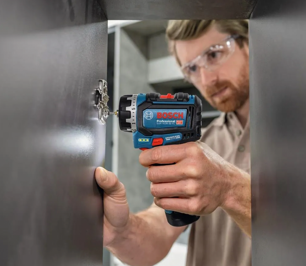 Mașină de înșurubat cu acumulator BOSCH GSR 12V-32 FC 12V 2Ah-3