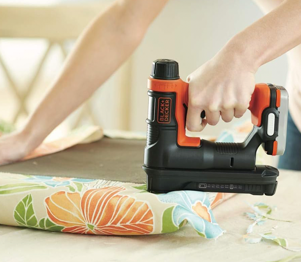 Capsator cu acumulator (fără bat) BLACK&DECKER BDCT12N 20bat/min 12V-3